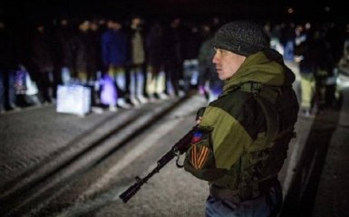 Злітаються "стерв'ятники": як на Донбасі обманюють рідних заручників