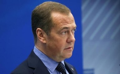 Медведев фантазирует о "кровавом сале" и капитуляции Украины