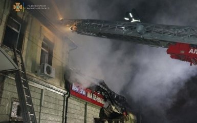 В Харькове не могут потушить масштабный пожар на складе