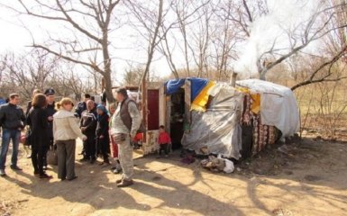 В Киеве цыгане заселили одно из знаменитых мест: появились фото