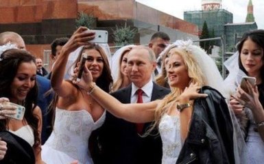 Путіна спіймали на зйомці з фальшивими нареченими: в соцмережах сміються