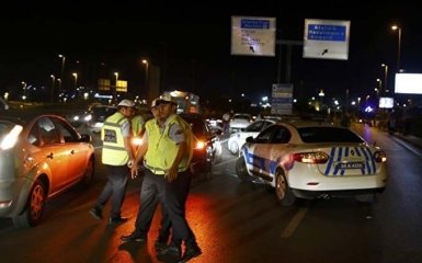 В аеропорту Стамбула прогриміли два вибухи, є загиблі і поранені: з'явилися фото і відео