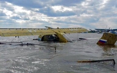 У Росії паводок затопив 5 літаків: з'явилися фото