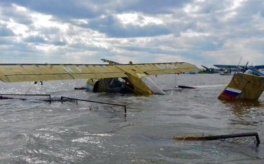 У Росії паводок затопив 5 літаків: з'явилися фото