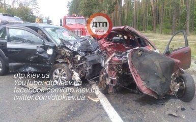 В Киеве произошло жуткое ДТП, есть погибший и пострадавшие: появились фото