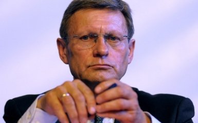 СМИ узнали, что в премьеры зазывают легендарного польского политика