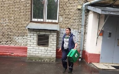 Соцсети насмешило решение проблемы с урнами в России: появились фото