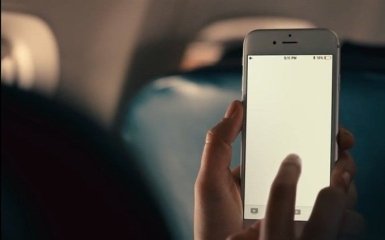 Samsung у новій рекламі Galaxy S9 дотепно познущалась над iPhone: опубліковано відео