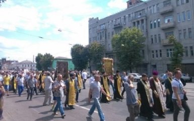 Пройтись по флагам: соцсети взорвал рецепт противодействия крестному ходу