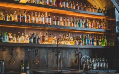 Виробники брендових алкогольних напоїв не можуть зупинити контрабанду до Росії