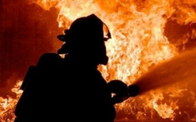 В окупованій Керчі спалахнула масштабна пожежа - перші фото та відео