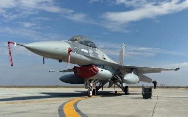 Українських льотчиків можуть тренувати на F-16 у Румунії