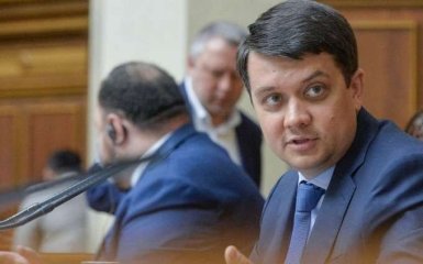 Разумков подписал противоречивый закон о перезапуске ВККС