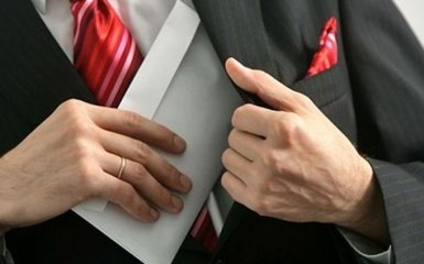 Отца одиозного нардепа заподозрили в "распиле" госсредств