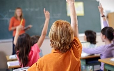 В Украине планируют закрыть сотни школ и больниц: названа причина