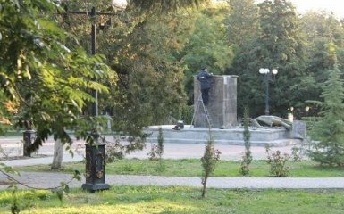 В оккупированном Крыму разгромили памятник Ленину: появились фото
