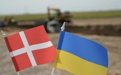 Прапори Данії та України