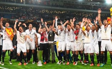 Как "Севилья" получала свой пятый Кубок УЕФА: опубликованы фото и видео