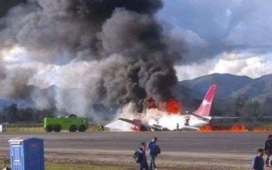Авіалайнер з пасажирами спалахнув під час посадки: з'явилося відео