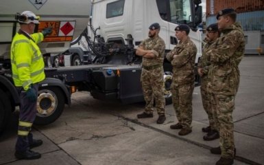 У Британії через кризу паливо почали доставляти військові