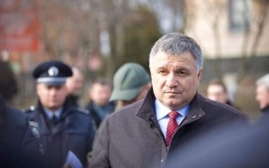 Аваков срочно обратился ко всем украинцам из-за опроса Зеленского