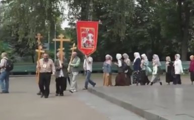 На тобі хрест єсть? Опубліковано відео ходи прихильників "руського міра" по Києву