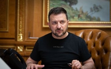 Зеленський попередив Макрона про провокації Росії на ЗАЕС