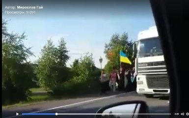 На крестном ходе Московского патриархата заметили интересную деталь: опубликовано видео