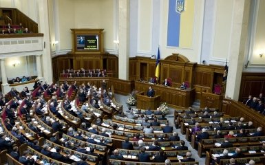 Рада приняла многострадальный безвизовый закон в редакции Порошенко
