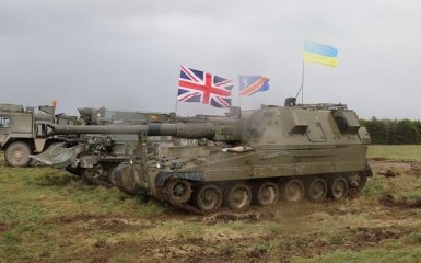 Украинские артиллеристы завершают обучение на САУ AS90 в Британии — фото