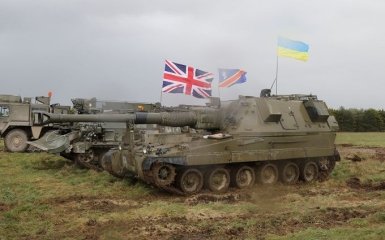 Украинские артиллеристы завершают обучение на САУ AS90 в Британии — фото