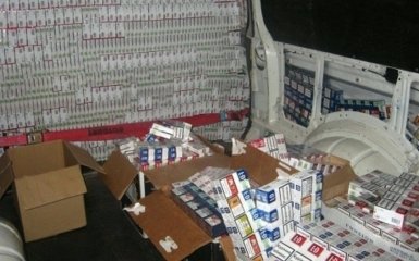 Скандал: посольство України спіймали на контрабанді, опубліковані фото