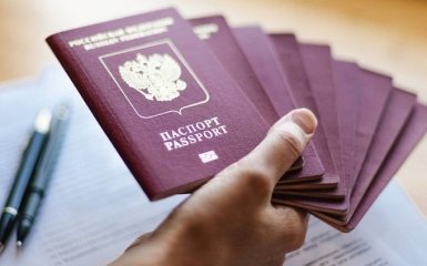Росія змінює плани щодо видачі російських паспортів жителям Донбасу