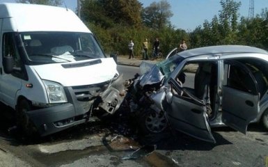 На Прикарпатье произошло серьезное ДТП, есть погибшие и раненые: появились фото