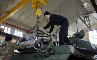 Курсанты-танкисты учатся ремонтировать штатную технику (5 фото)