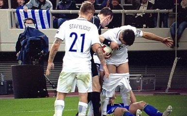 Знаменитый футболист раздел соперника во время матча: опубликовано видео