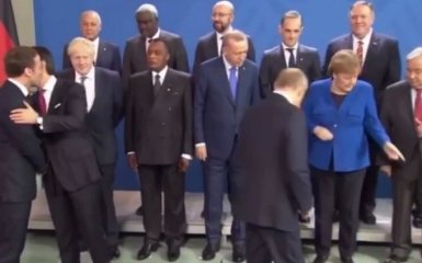 Путін скандально осоромився на конференції в Берліні - відео конфузу