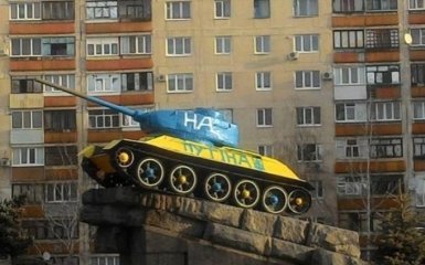 Владу на Донбасі піймали на провокації з Путіним і танком: опубліковано відео
