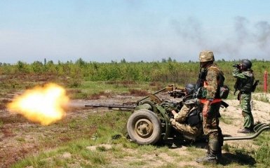 Боевики из танков и минометов обстреливают позиции ООС на Донбассе: среди бойцов ВСУ есть раненые