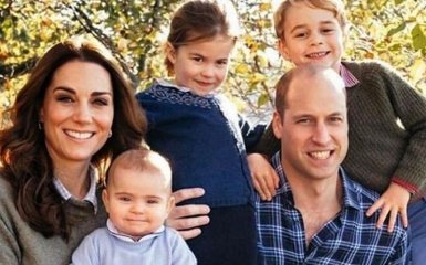 Детские шалости: как принц Джордж и принцесса Шарлотта нарушили королевский протокол на Рождество