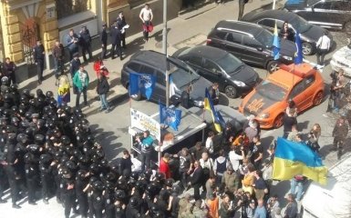 На Банковій відбулася нова сутичка міліції та учасників протесту, постраждав фотограф: з'явилися фото