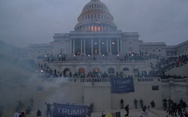 Штурм Капитолия и зачистка сторонников Трампа: как мир отреагировал на события в США и что будет дальше