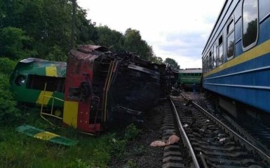 Столкновение поездов под Каменец-Подольским: появились видео с места событий