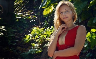 После вакцинации Pfizer у женщин растет грудь — врачи назвали причину