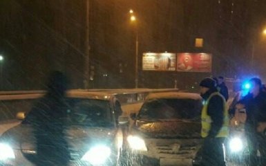 Снегопад стал причиной массовых ДТП в Киеве: появились фото