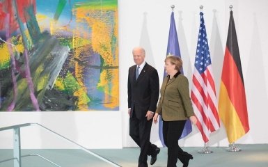 Байден и Меркель экстренно обратились к Путину из-за Украины