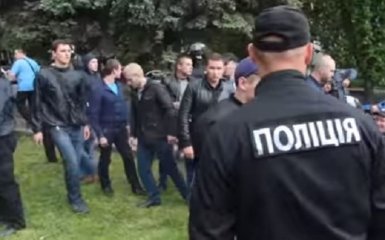 Драка 9 мая в Днепропетровске: активистам мало отставки полицейской верхушки города и области