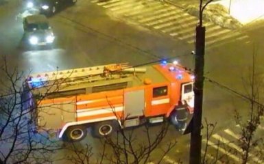 В Києві прямо на вулиці загорілася машина: з'явилися фото і відео