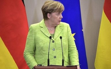 Меркель та ведмеді: мережа сміється над курйозним фото