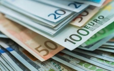 Курс валют на сьогодні 11 грудня: долар подешевшав, евро дорожчає